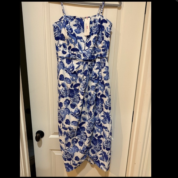 Vineyard Vines Dresses & Skirts - Kentucky Derby x Vineyard Vines floral blue midi